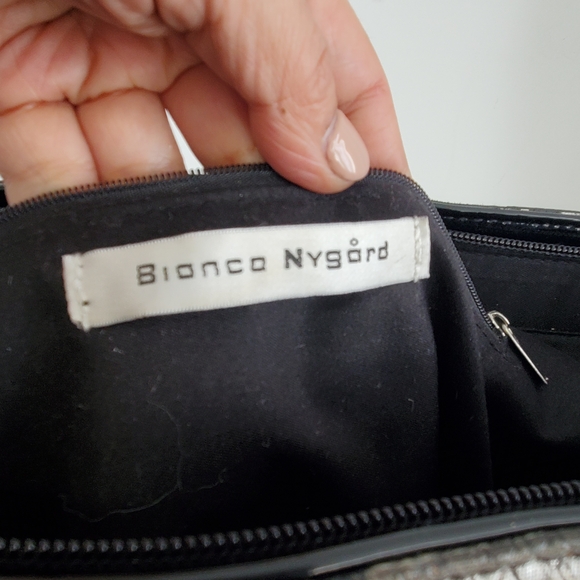 Elegant Black Patent and Snake Print Shoulder Bag With Sholder Strap - Picture 12 of 15